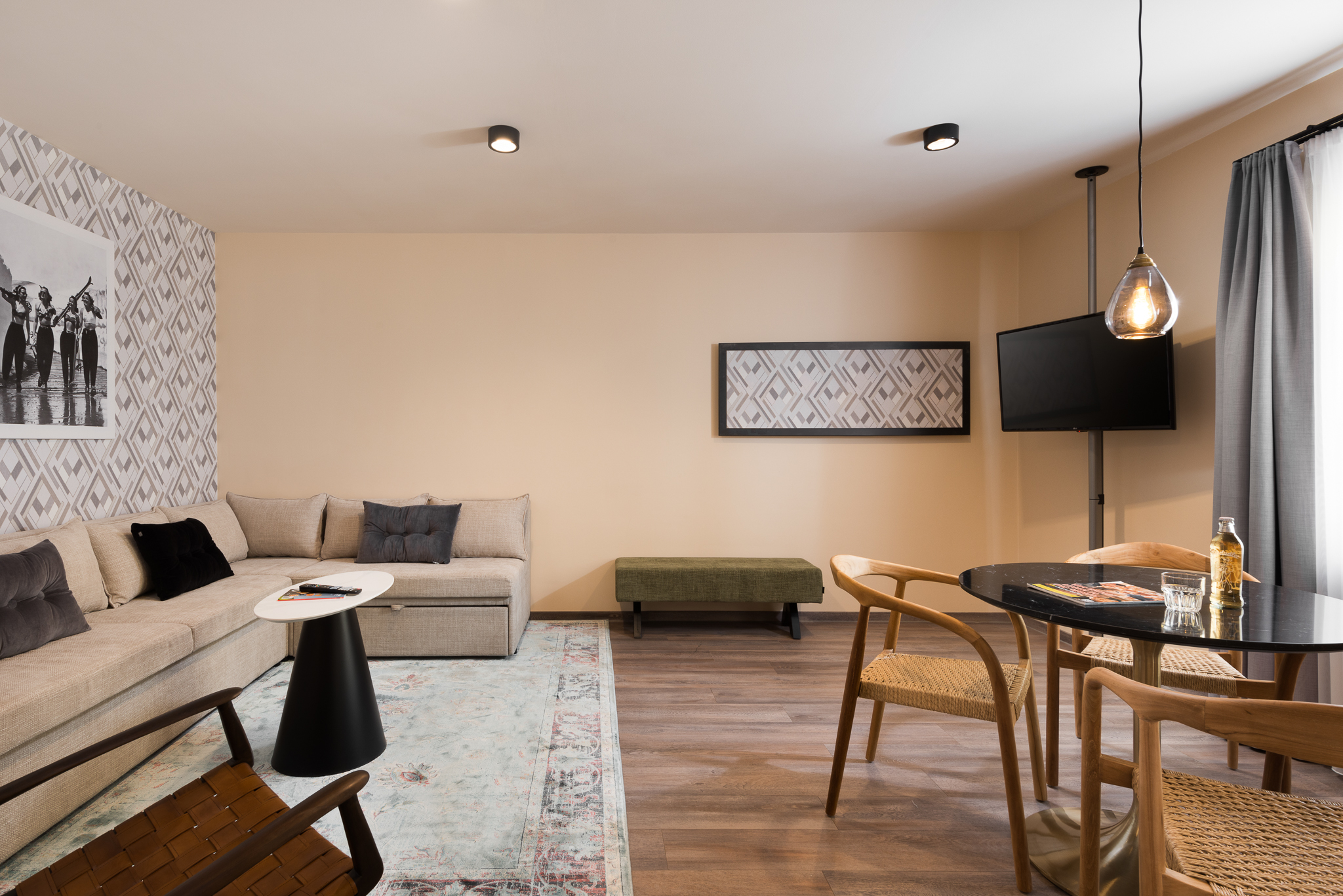 Stylish seating area inside a one-bedroom apartment at master Linzergasse, featuring a cozy sofa and modern decor for a relaxing stay.