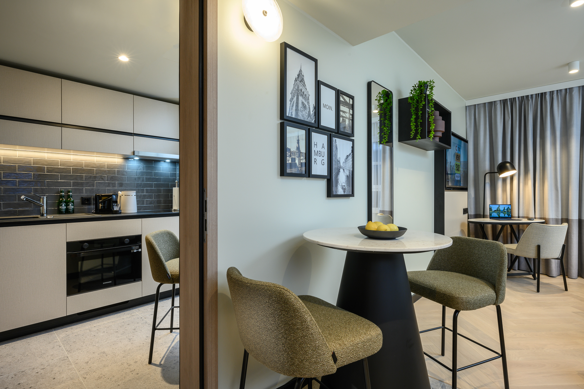 Seamless connection between the bedroom and kitchen in the Family Apartment at master Altona Hamburg, offering an open and functional layout