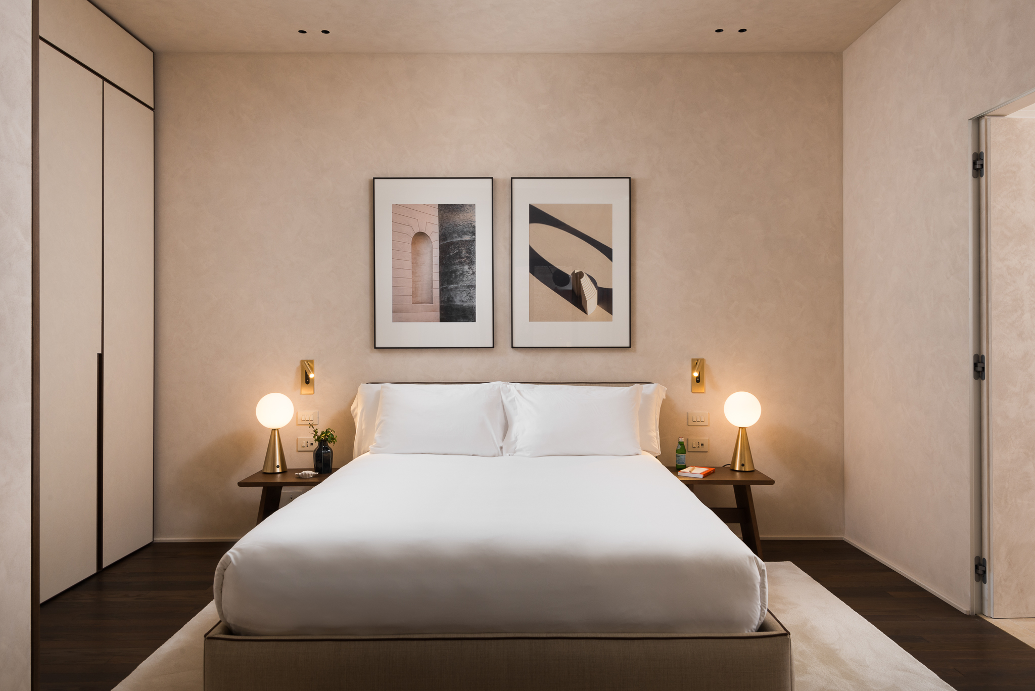 Comfortable bed in the Large Studio with Balcony at master Trevi Rome, designed for a restful stay with soft lighting and elegant decor.