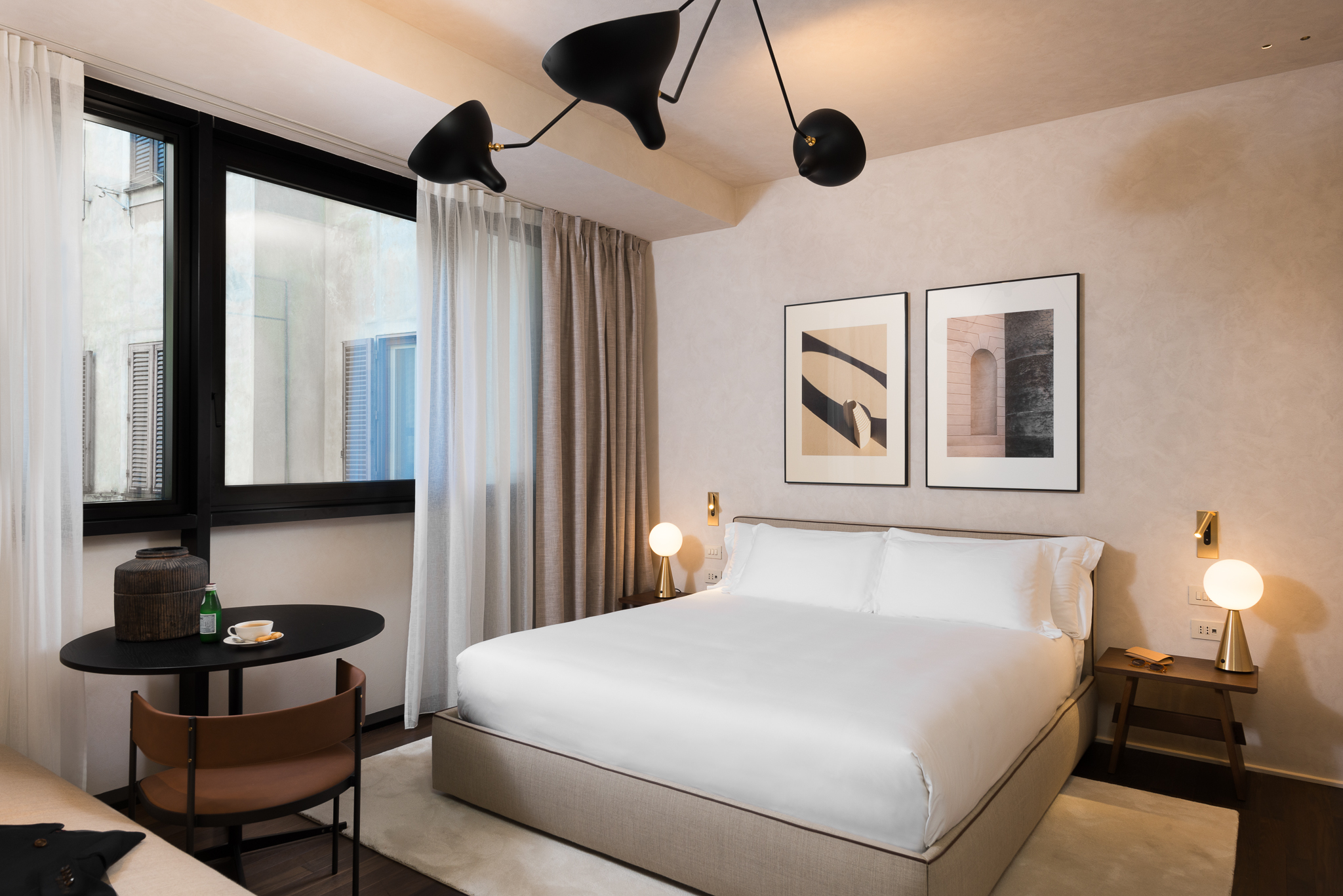 Bright bedroom in the Studio Apartment at master Trevi Rome, featuring a cozy bed and a large window that fills the space with natural light.