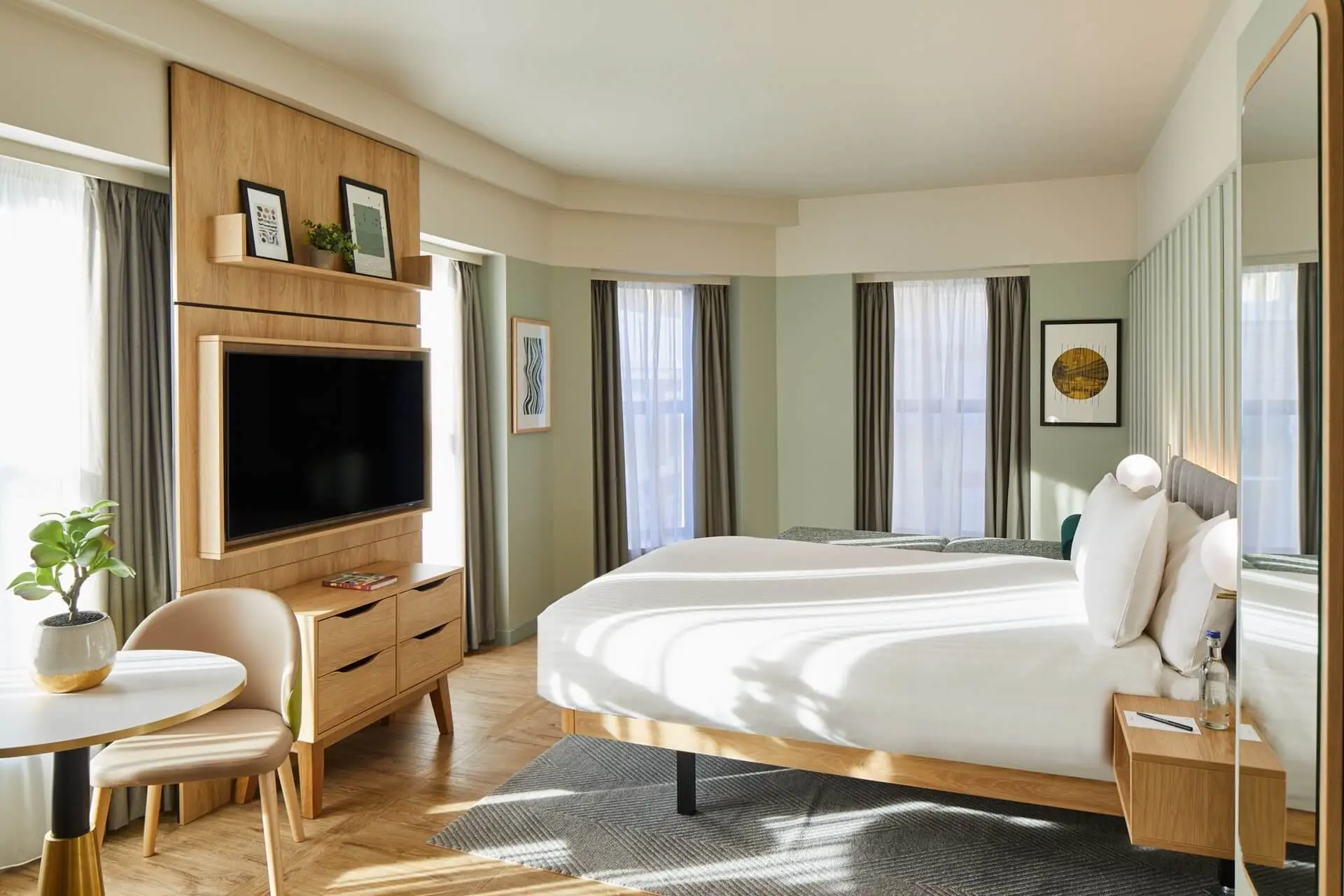 Bright and inviting Studio with Sofa Bed at master St. Paul’s London, designed with a comfortable sleeping area and contemporary decor.